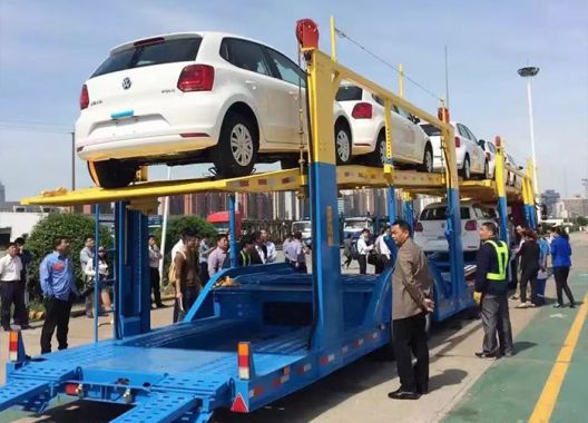 Central axle car transport semi-trailer