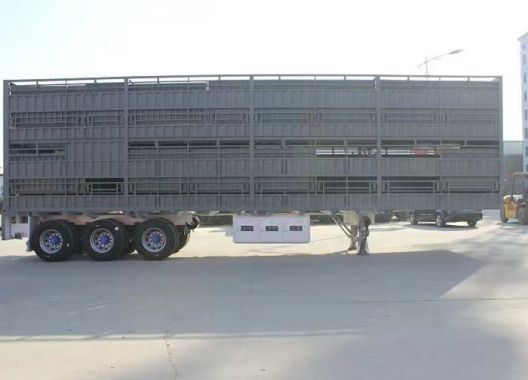 Livestock transport semi-trailer / Cattle and sheep transport semi-trailer